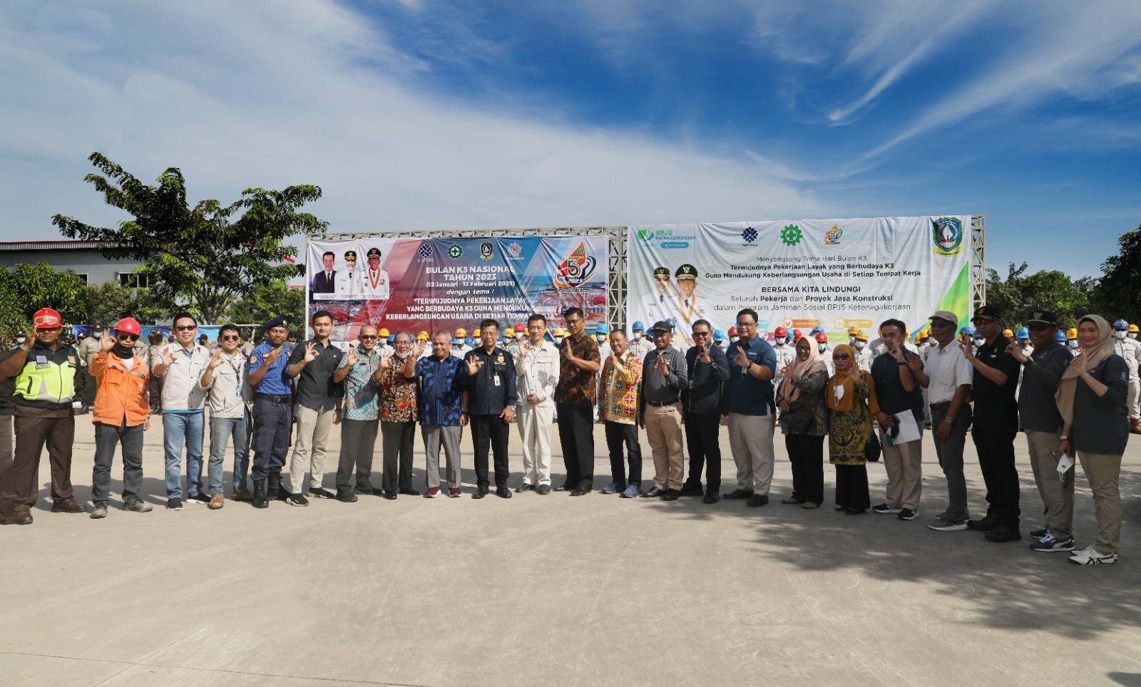 1746522873166750.jpg 集体合影.jpg